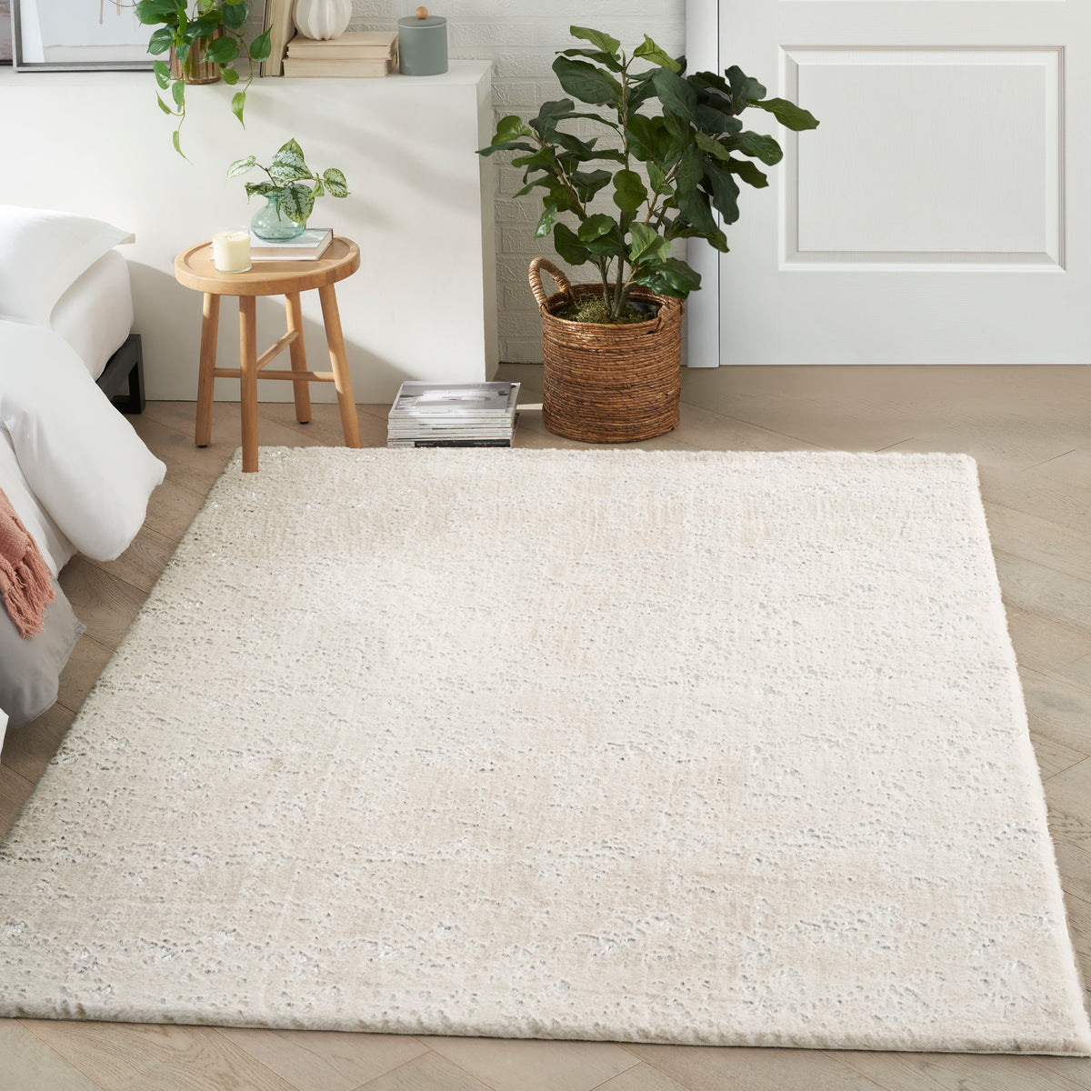 Cozy Shimmer CSH01 Ivory Silver Rug - room scene