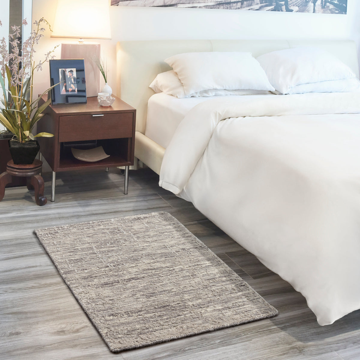 Luna LUN01 Grey Silver Rug - room scene