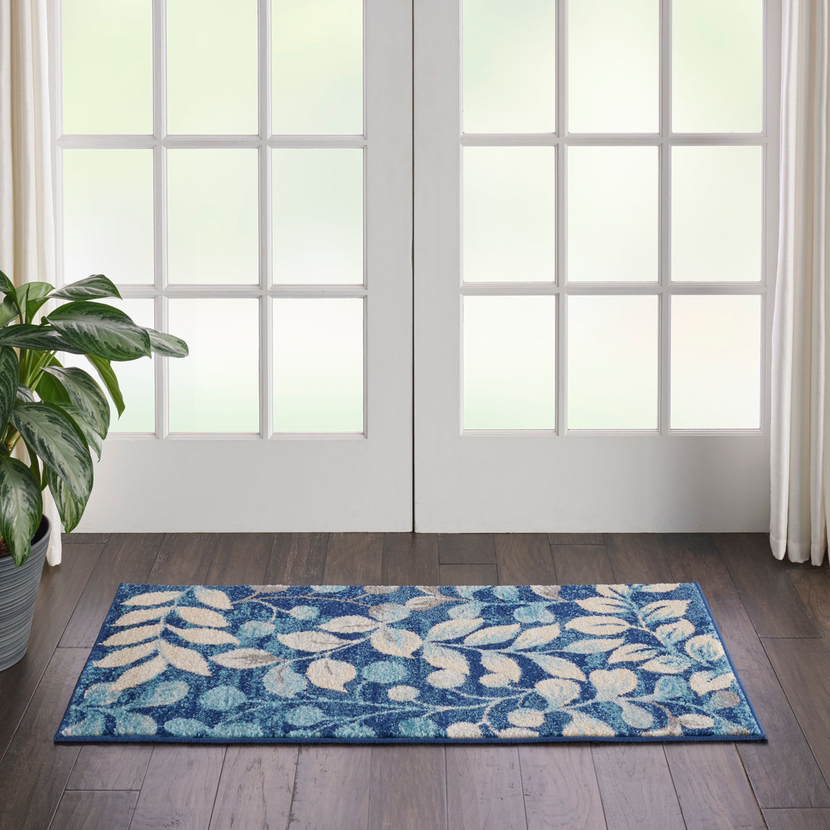 Tranquil TRA03 Navy Rug - room scene
