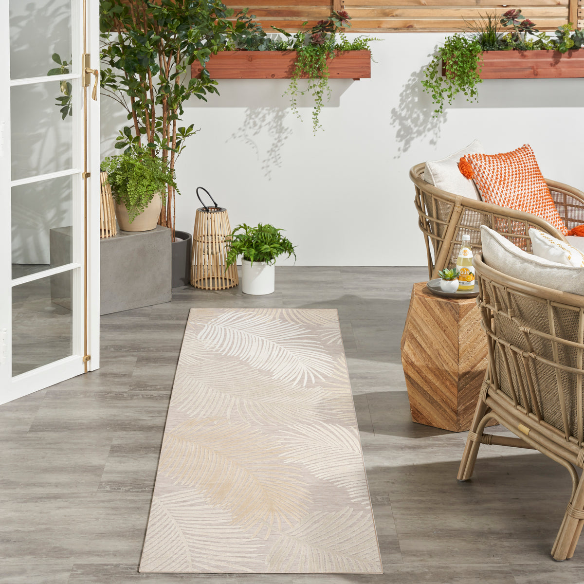 Suncoast SNC03 Beige Rug - room scene