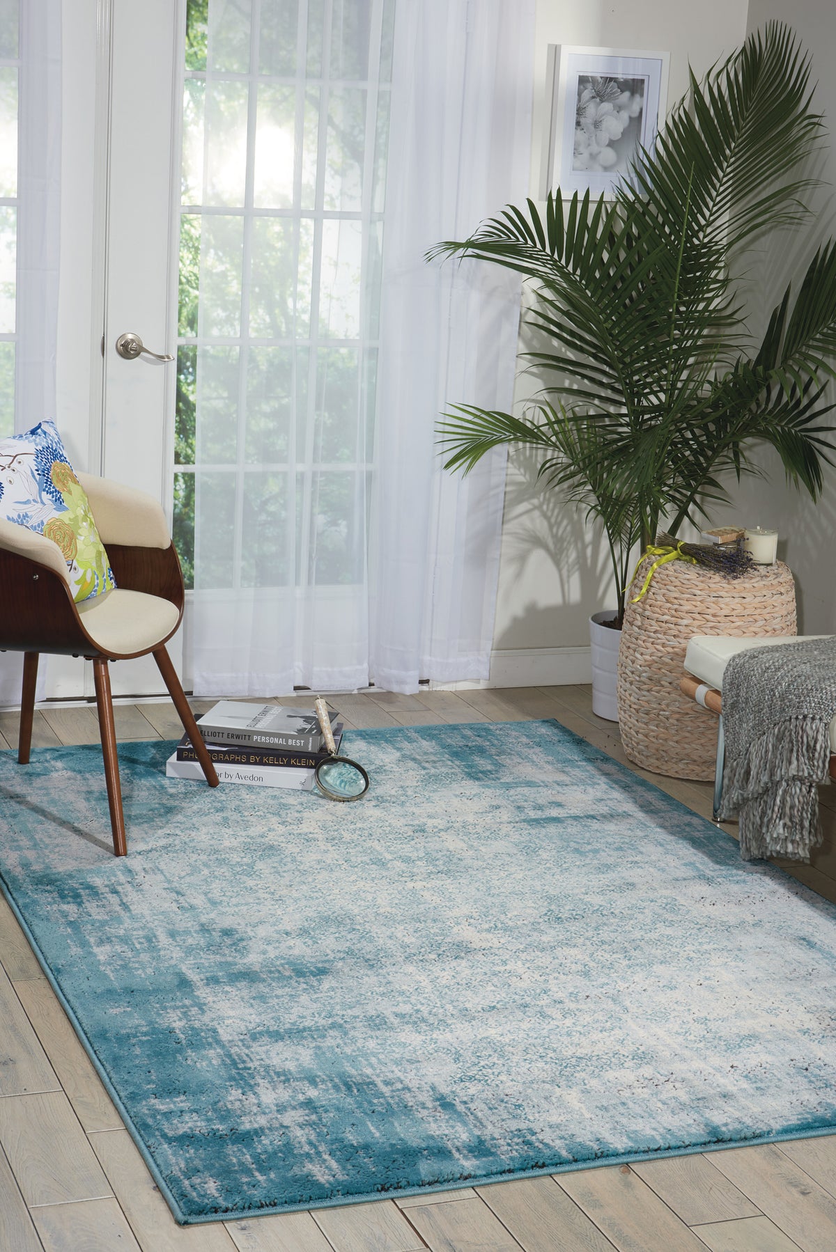 Karma KRM06 Ivory Blue Rug - room scene