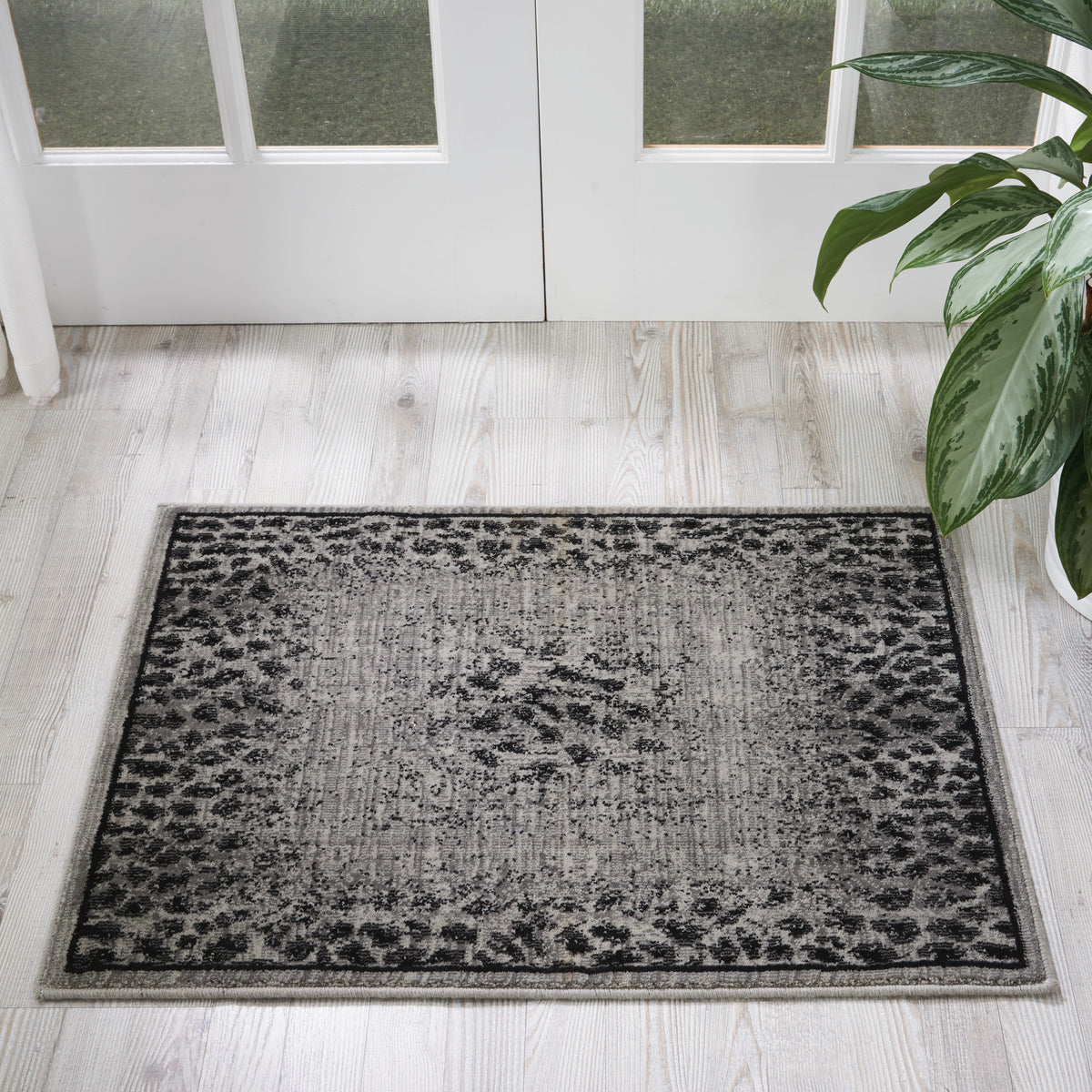 Riviera RI07 Grey Black Rug - room scene