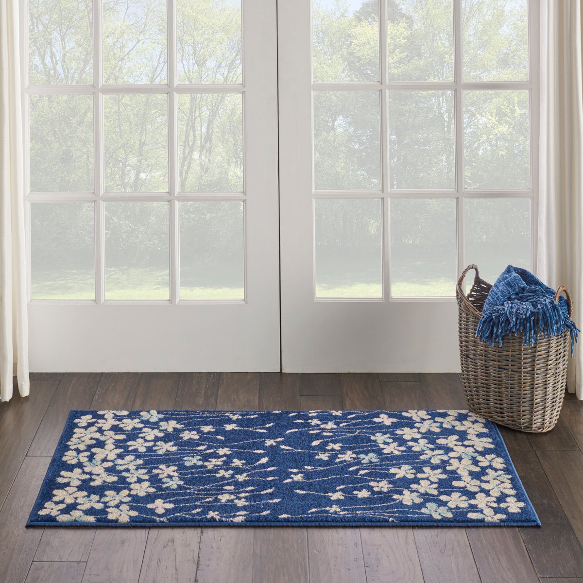 Tranquil TRA04 Navy Rug - room scene