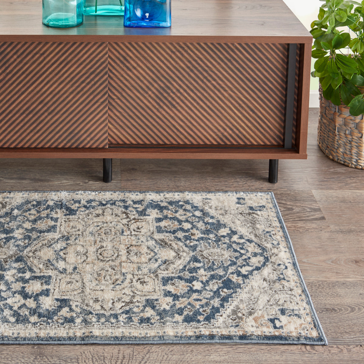 Quarry QUA08 Ivory Blue Rug - room scene