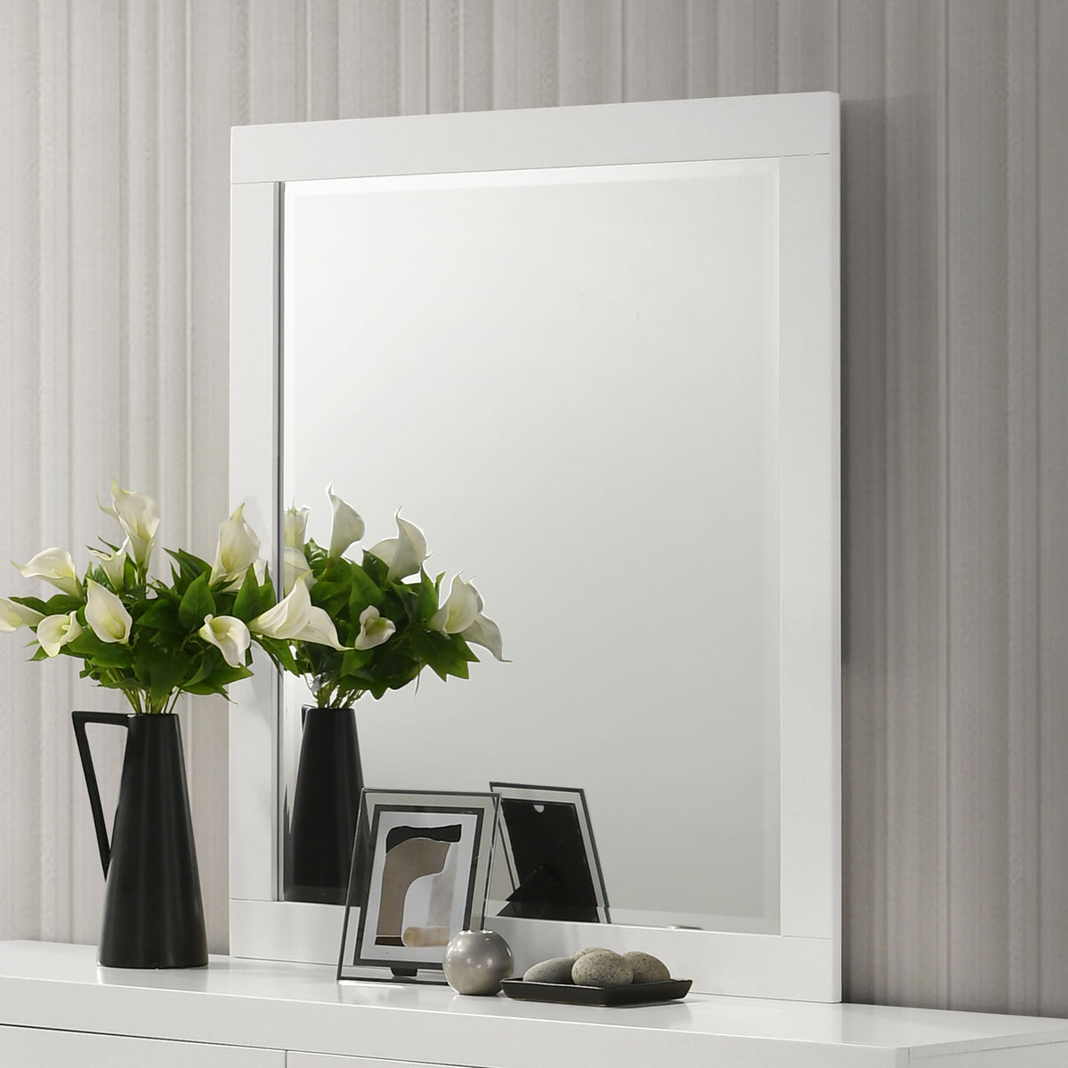 Jessica Dresser Mirror - Snow White