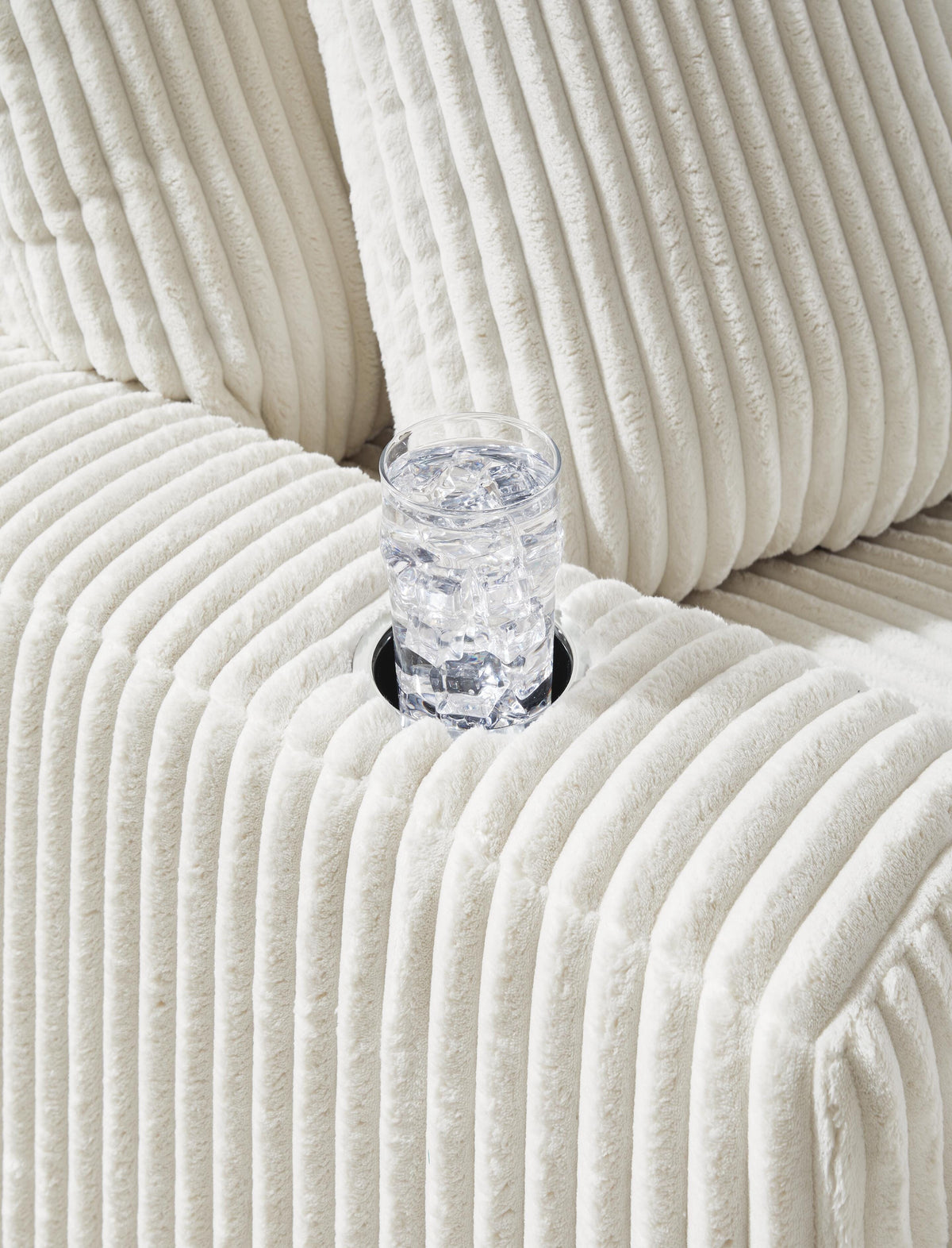 Lindyn Chaise Velvet