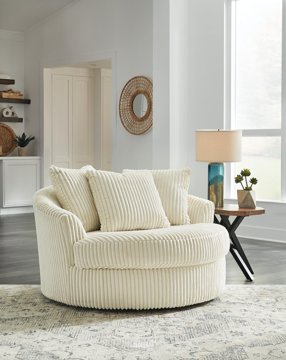 Lindyn Oversized Swivel Accent Chair Velvet