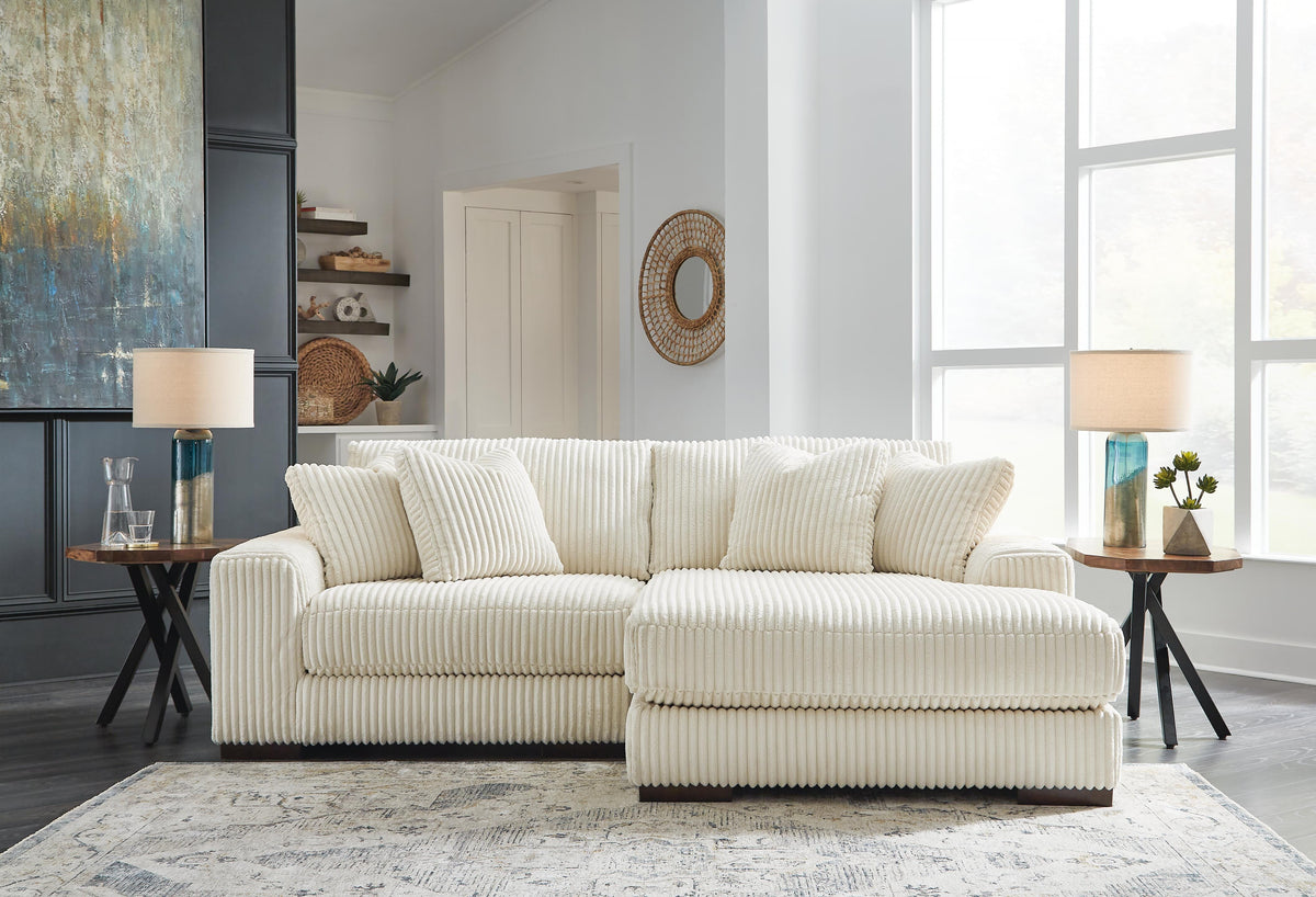 Lindyn 2-Piece Sectional with Chaise Velvet