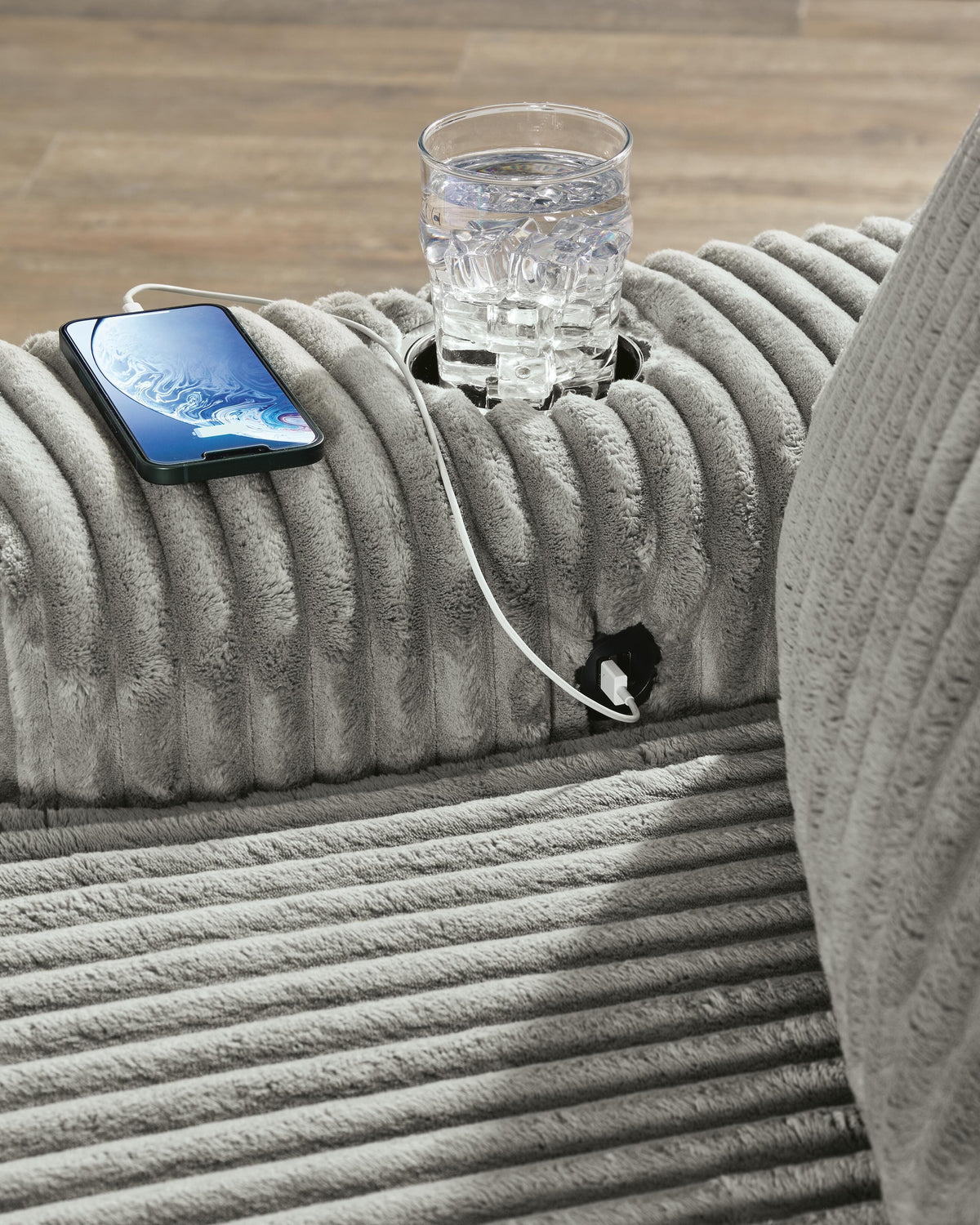 Lindyn Chaise Velvet