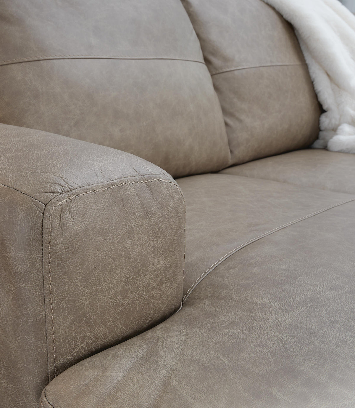 Amuleto 2-Piece Sectional with Chaise Leather