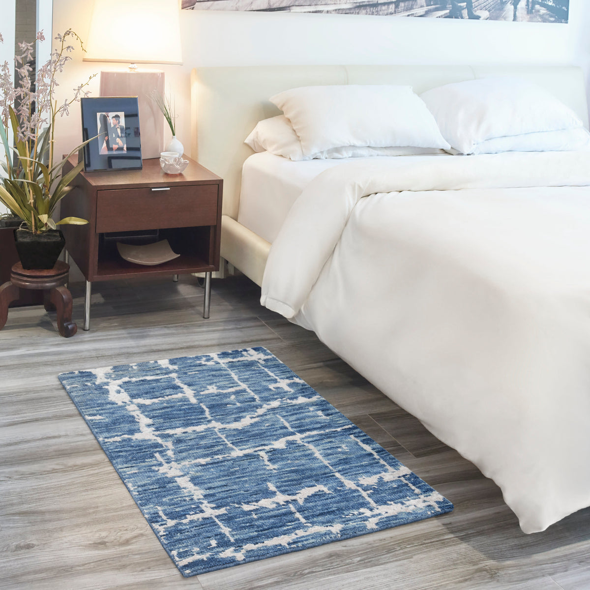 Luna LUN02 Blue Silver Rug - room scene