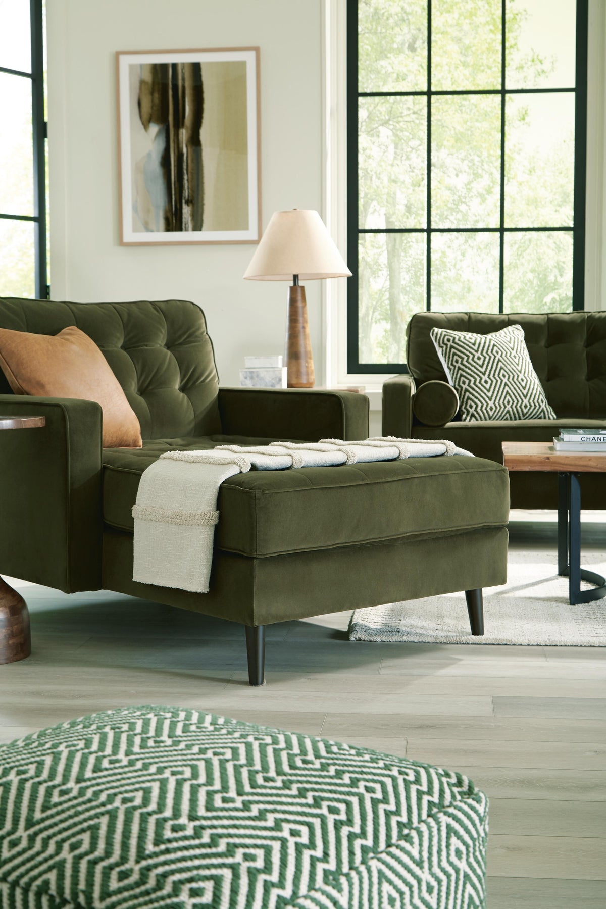 Reveon Lakes Chaise Velvet