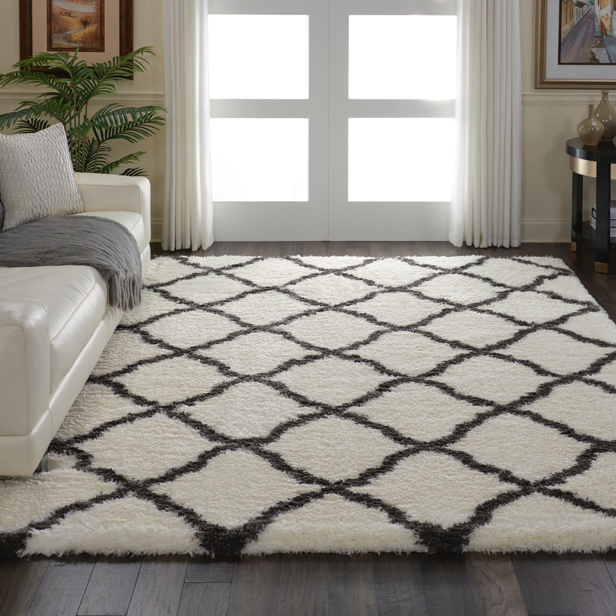 Luxe Shag LXS02 Ivory Charcoal Rug - room scene