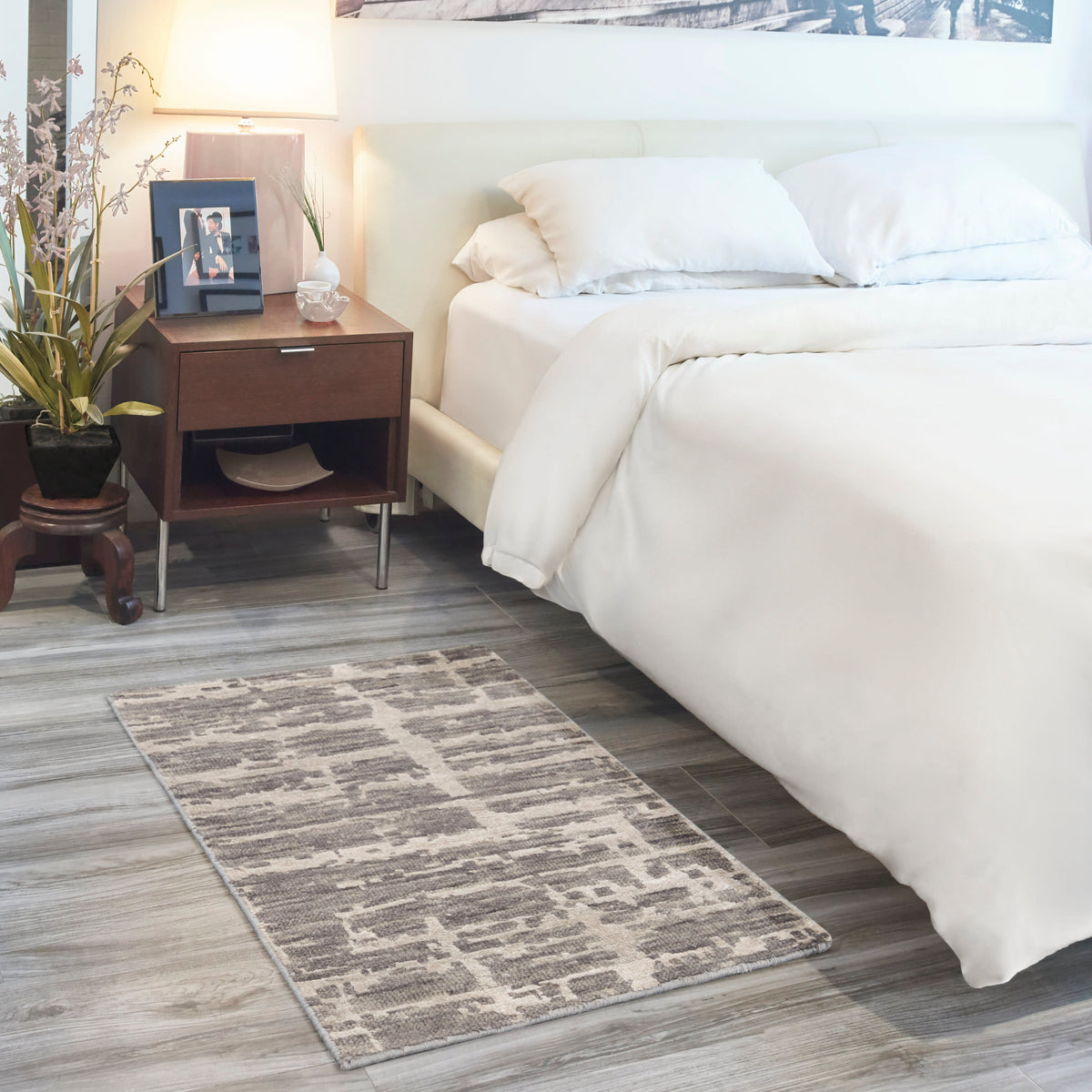 Luna LUN02 Grey Silver Rug - room scene
