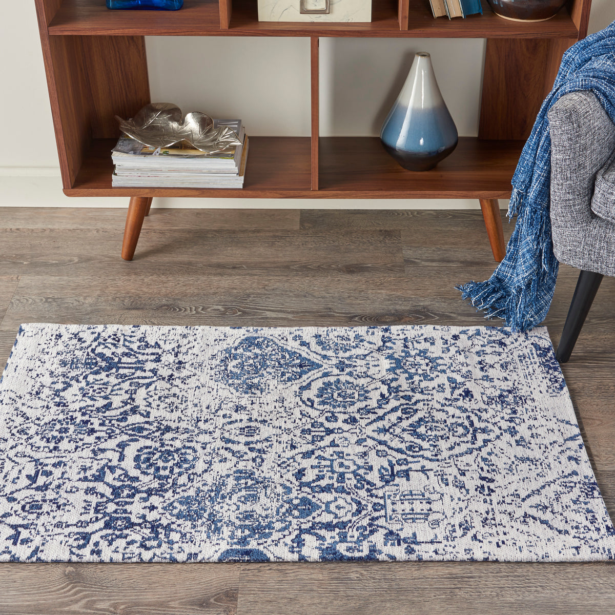 Damask DAS06 Ivory Navy Rug - room scene