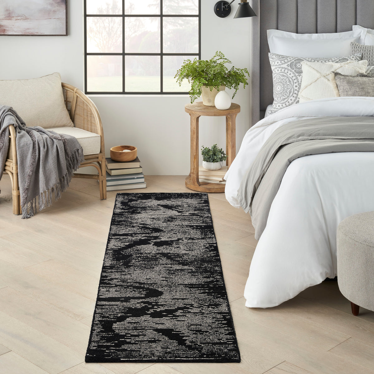 Ma30 Star SMR02 Black Ivory Rug - room scene