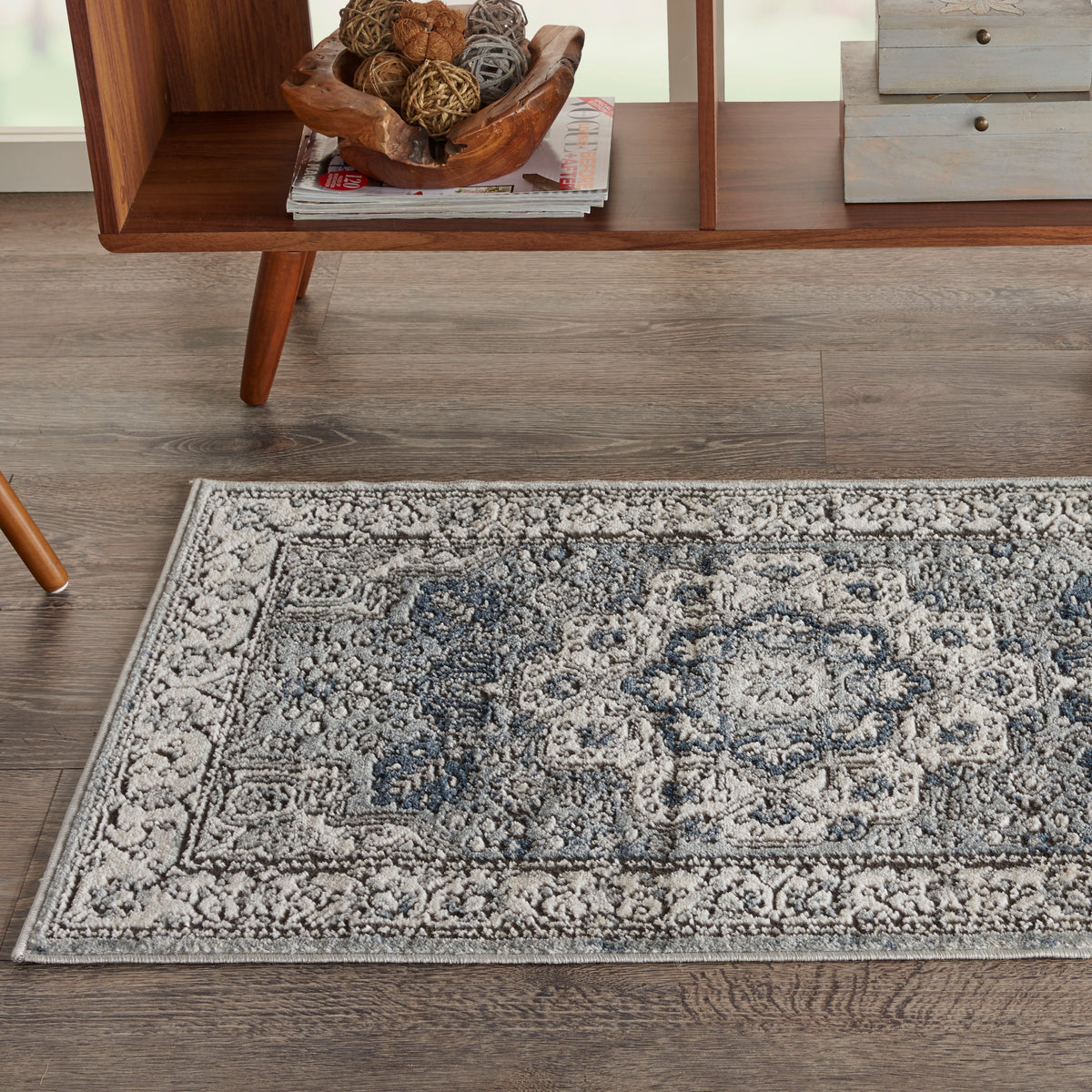 Quarry QUA07 Grey Ivory Rug - room scene