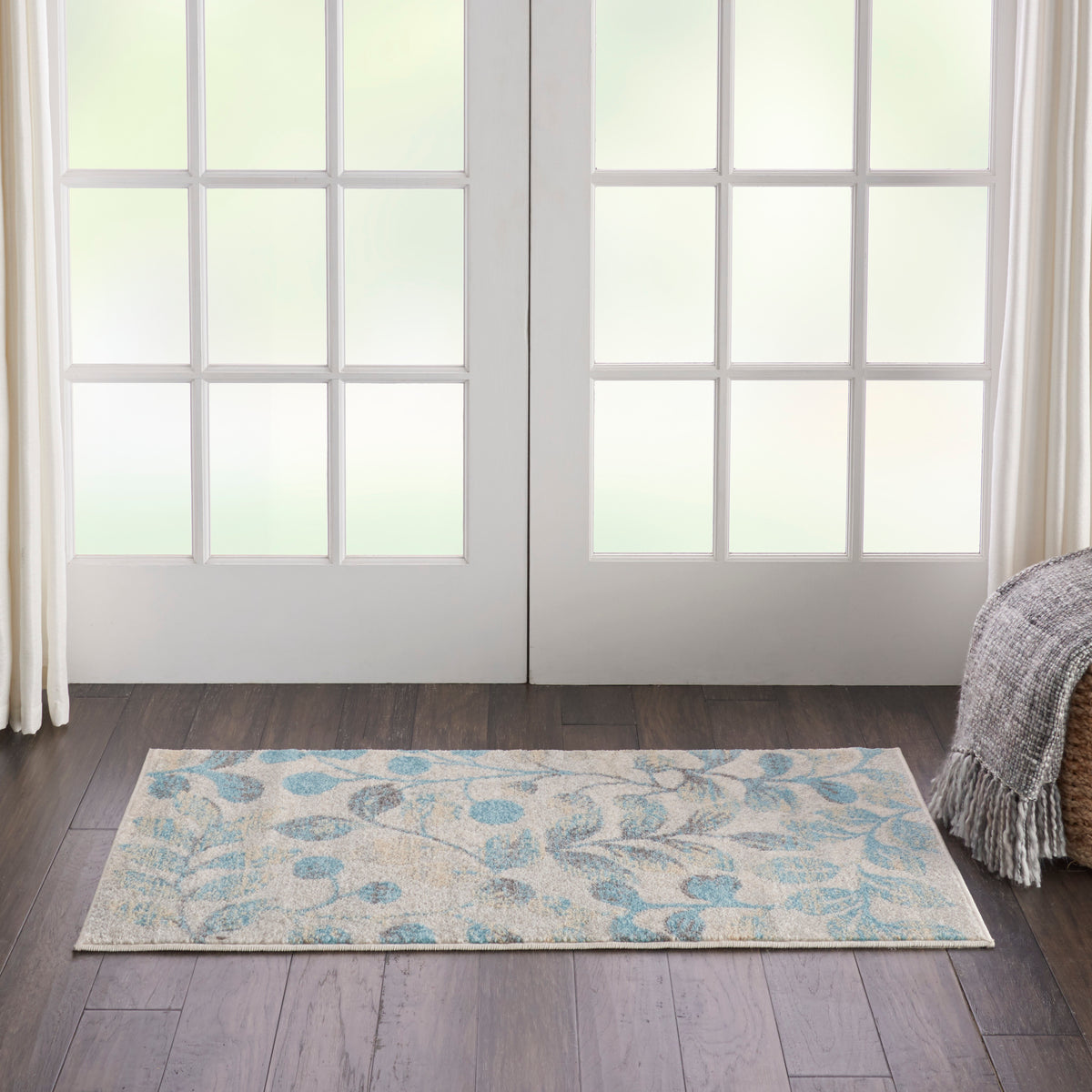 Tranquil TRA03 Ivory Turquoise Rug - room scene