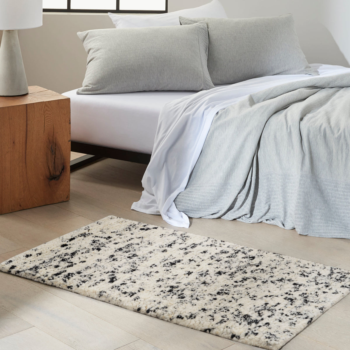 CK042 Billows BIL01 Ivory Black Rug - room scene