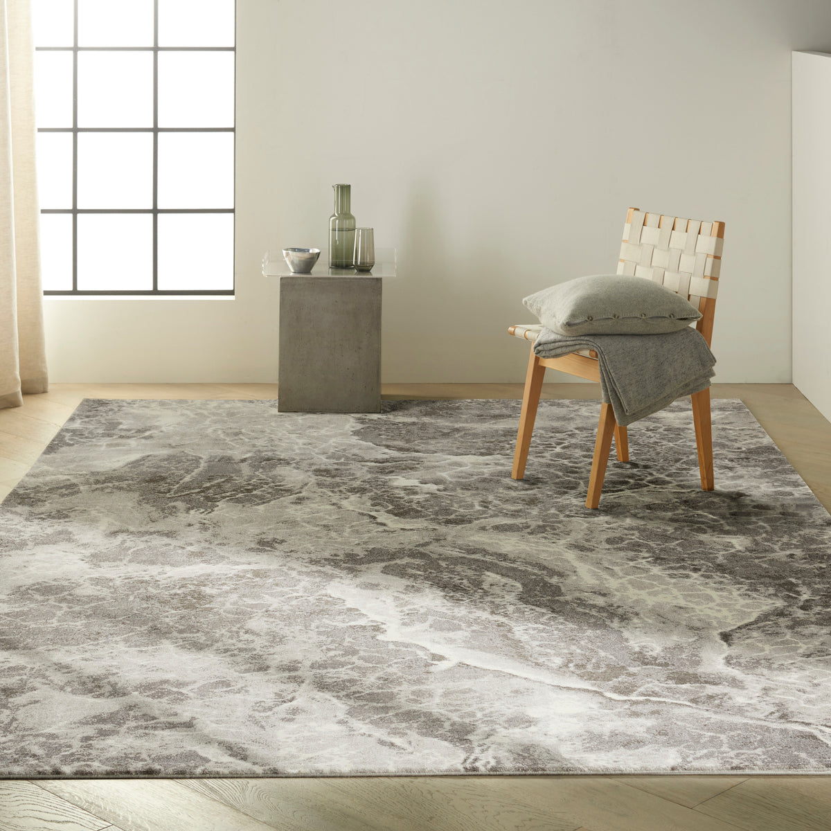Gradient GDT06 Grey Rug - room scene