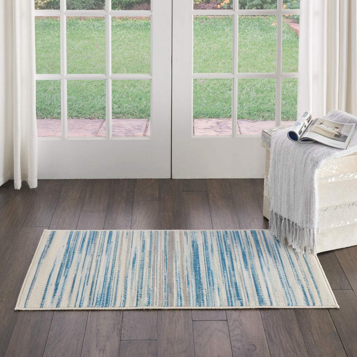 Jubilant JUB04 Blue Rug - room scene