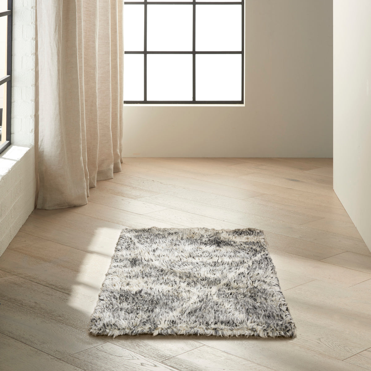 San Antonio CK774 Charcoal Ivory Rug - room scene