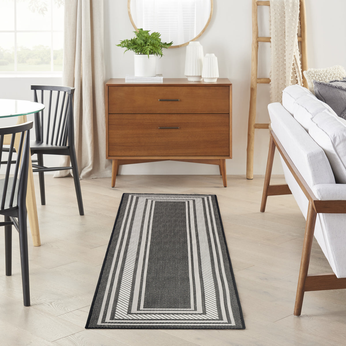 Horizon Indoor/Outdoor HOZ03 Black Rug - room scene