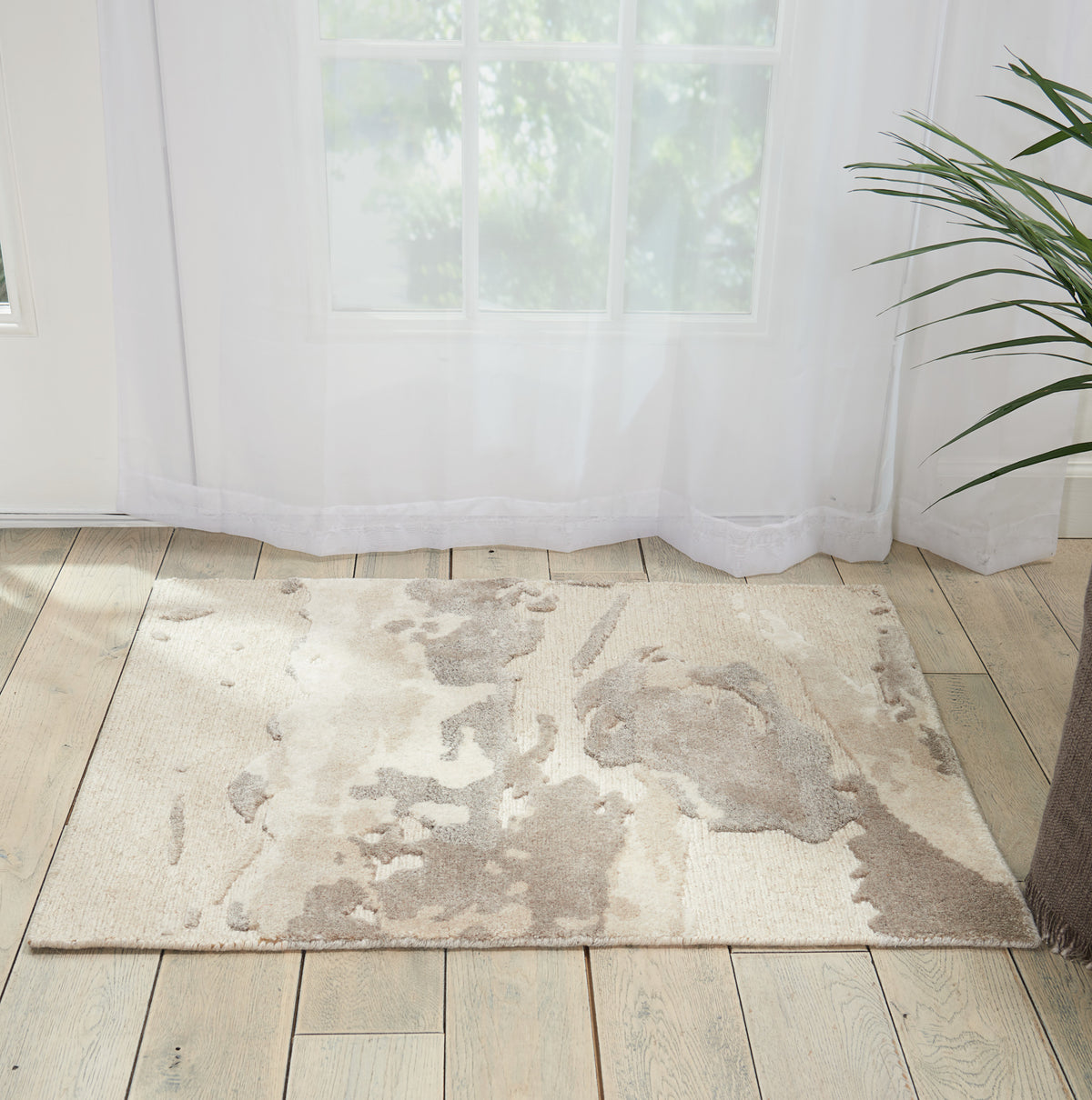 Divine DIV05 Ash Rug - room scene