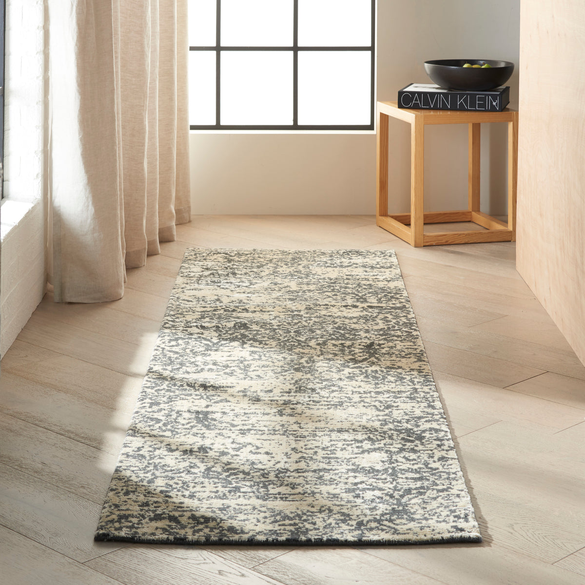 Maya MAY08 Hematite Rug - room scene