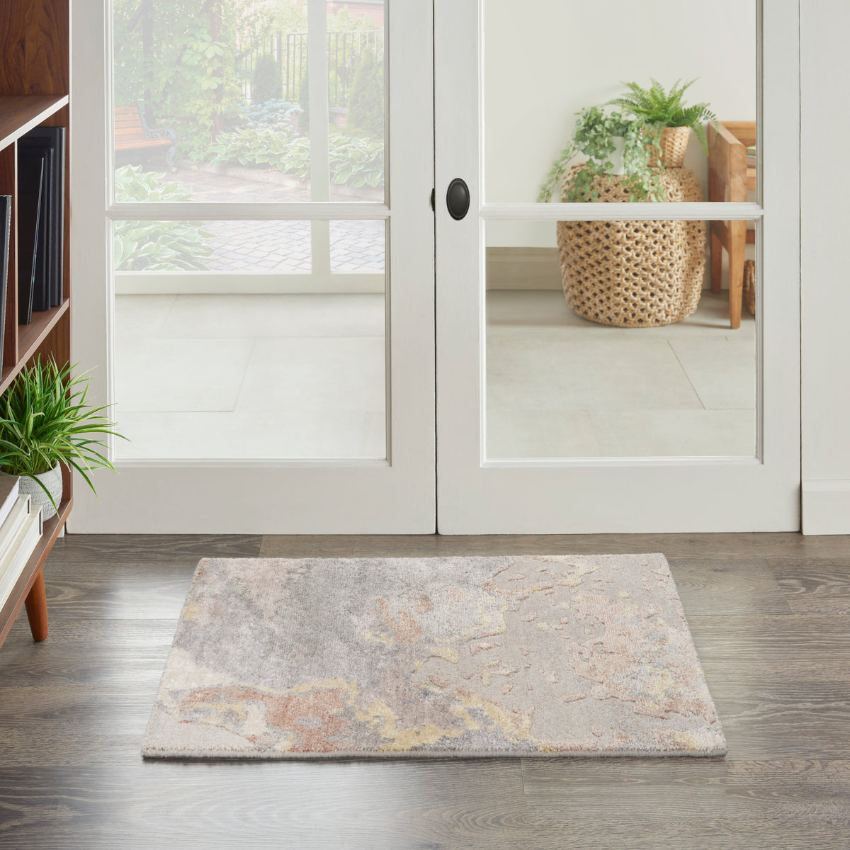 Silk Shadows SHA20 Silver Rug - room scene