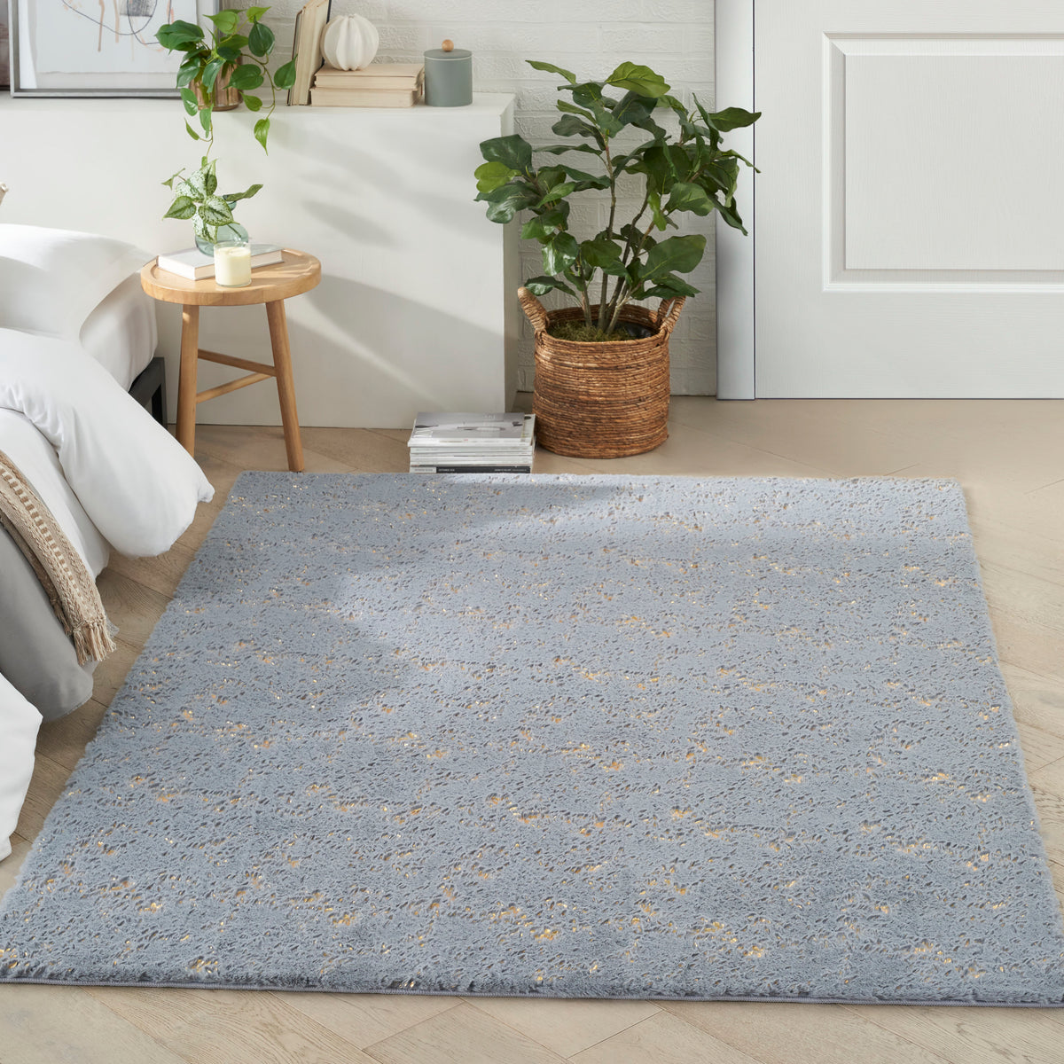 Cozy Shimmer CSH01 Slate Gold Rug - room scene