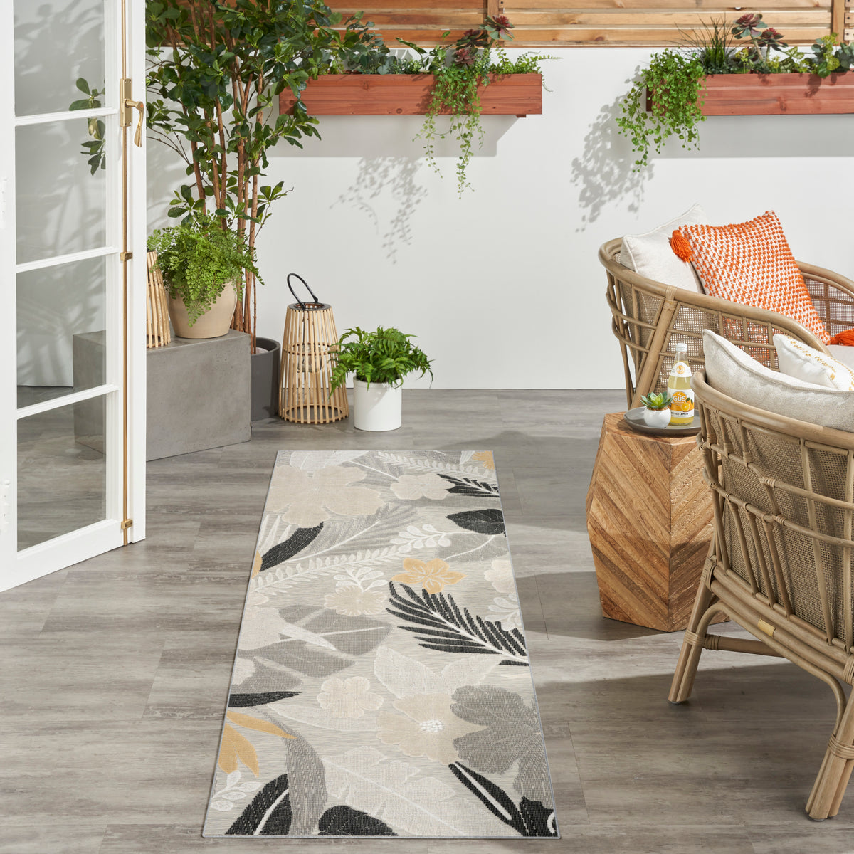 Suncoast SNC01 Grey Rug - room scene