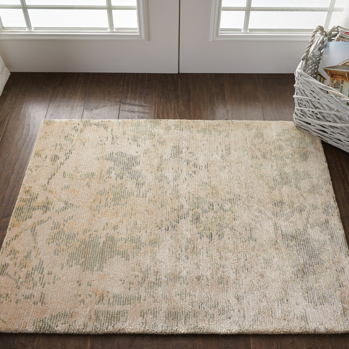 Lucent LCN05 Pearl Rug - room scene