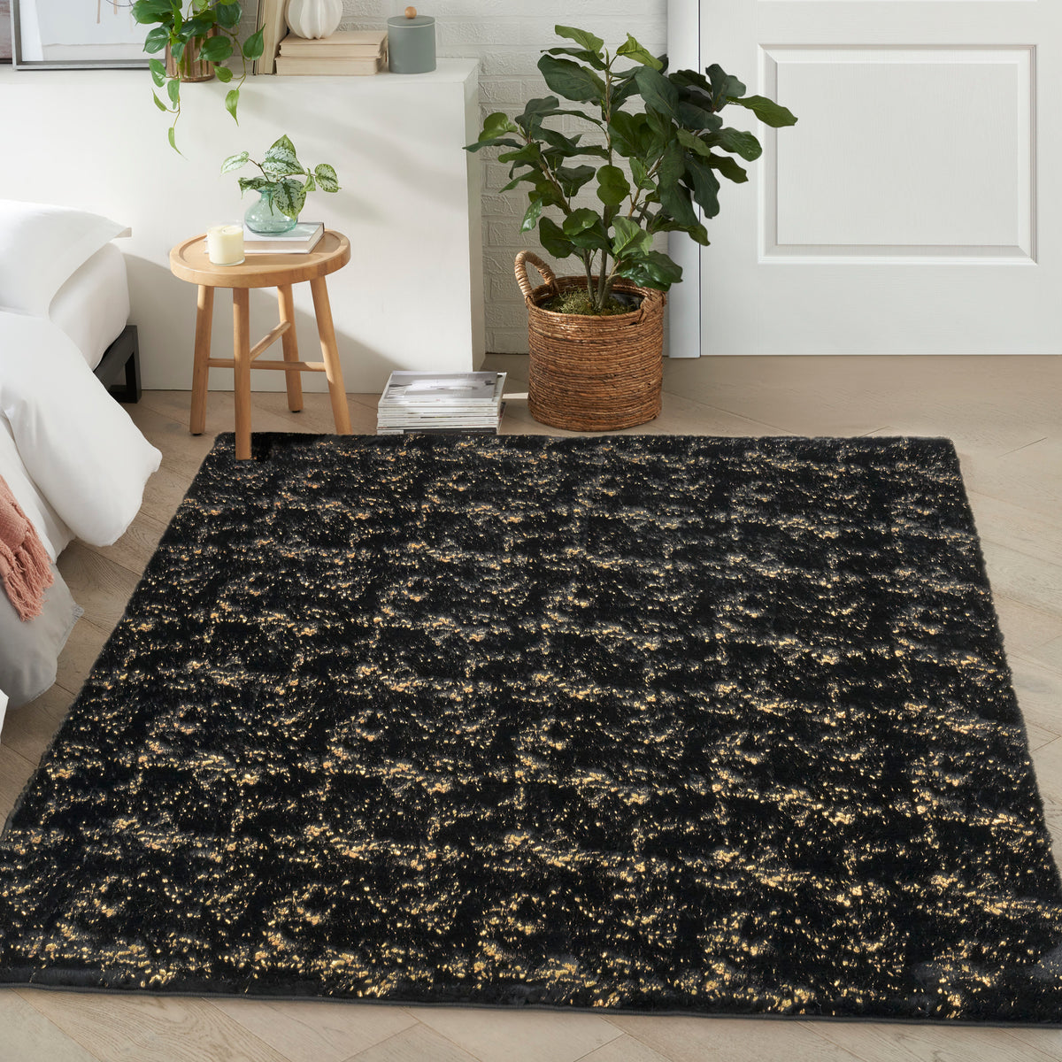 Cozy Shimmer CSH01 Black Gold Rug - room scene
