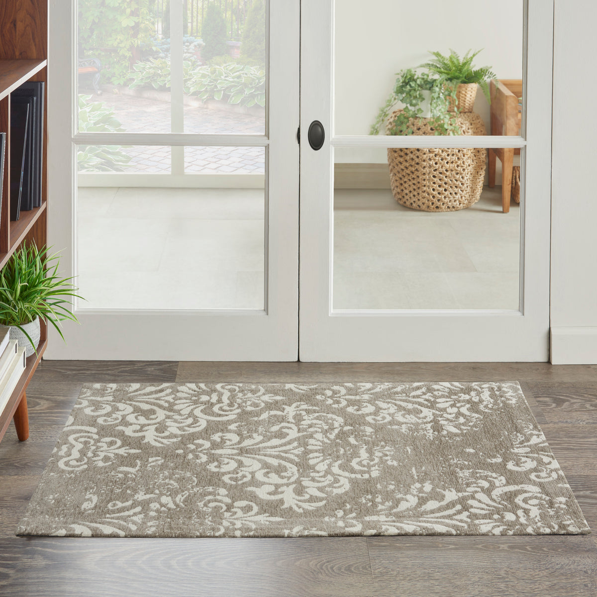 Damask DAS03 Ivory Grey Rug - room scene