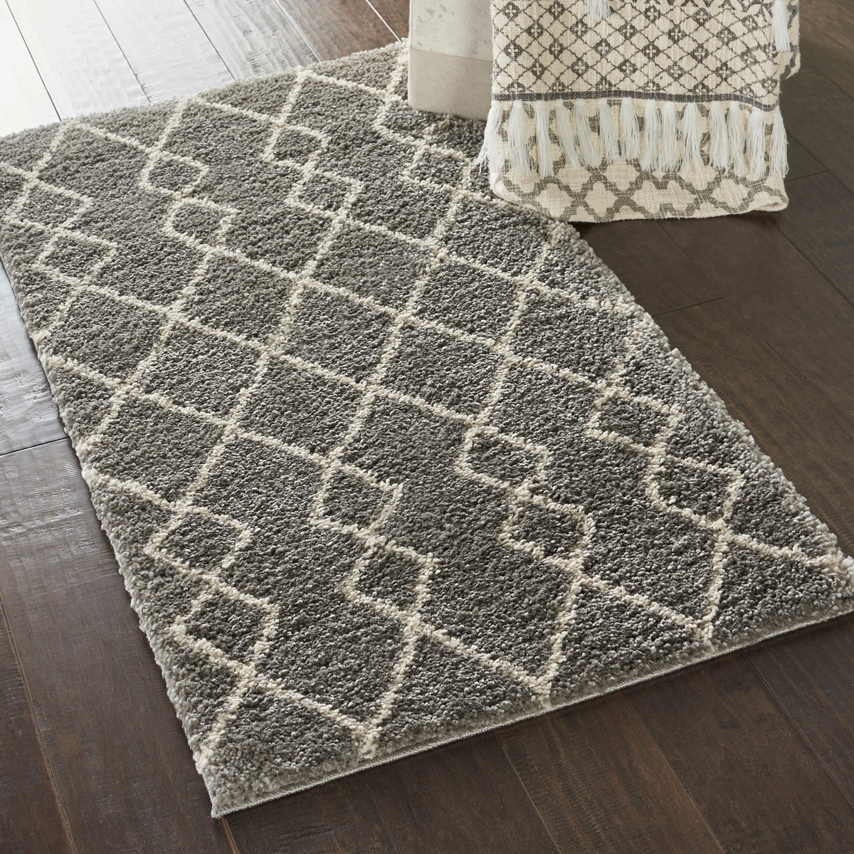 Martil MAT01 Silver Rug - room scene
