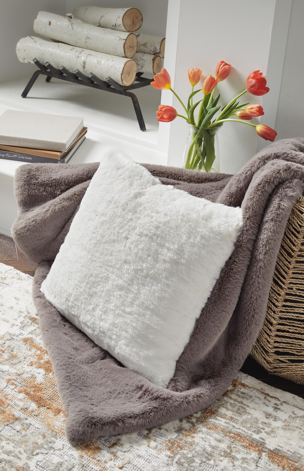Gariland Pillow - White
