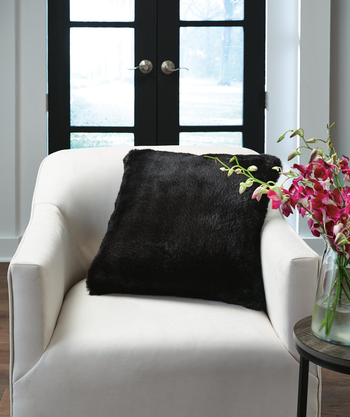 Gariland Pillow - Black