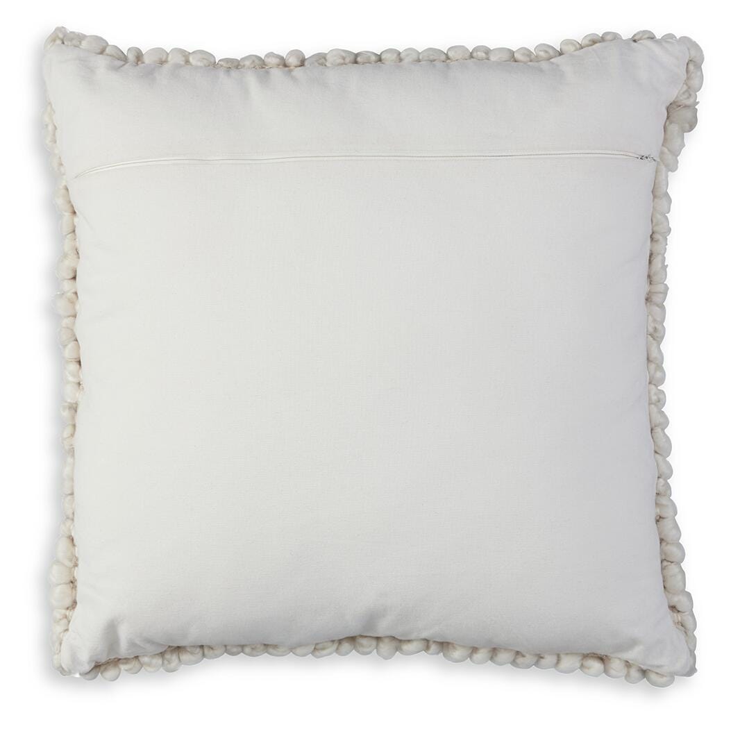 Aavie Pillow (4/CS)