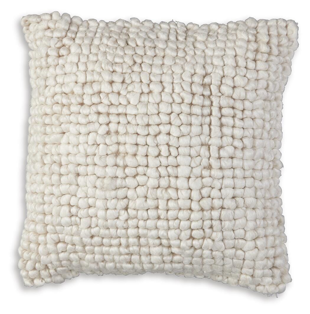 Aavie Pillow (4/CS)