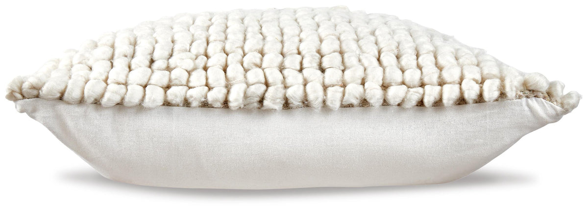 Aavie Pillow (4/CS)