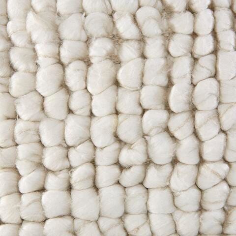 Aavie Pillow (4/CS)