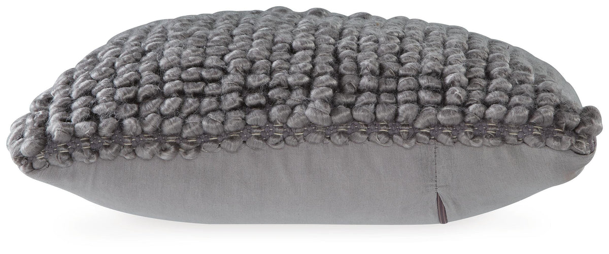 Aavie Pillow (4/CS)