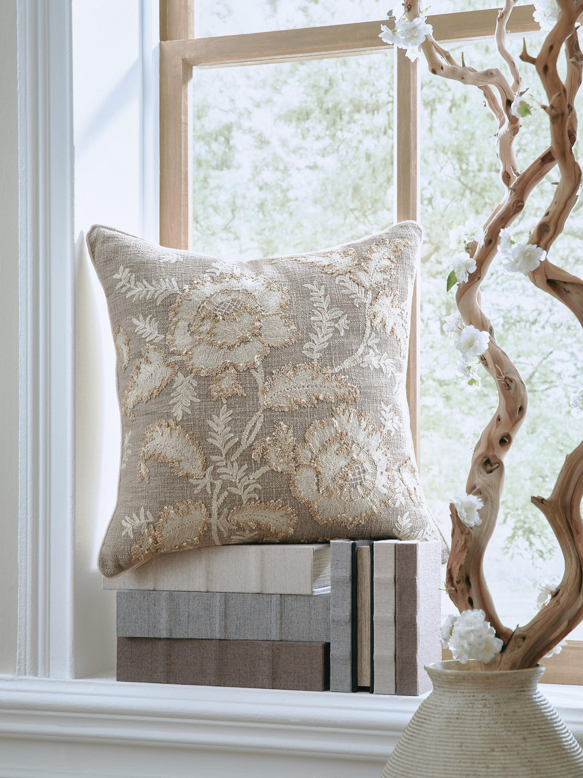 Viveka Pillow (4/CS)