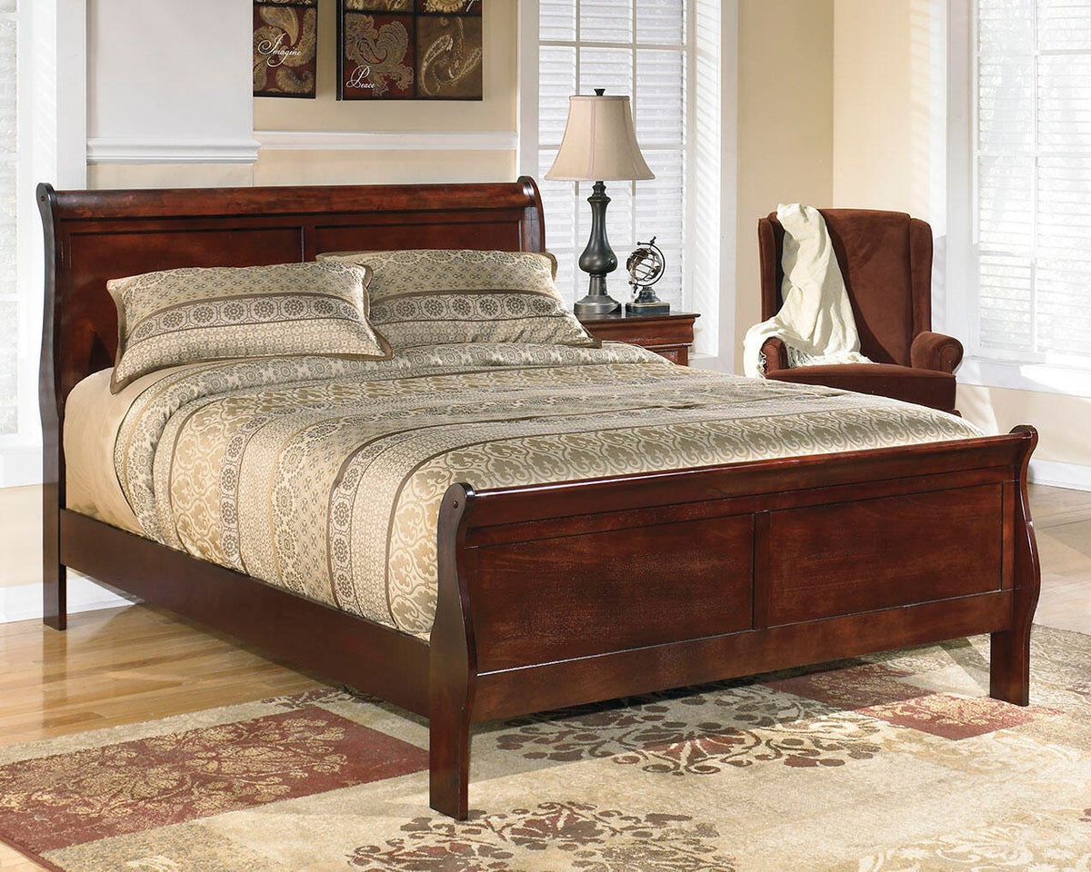 Alisdair Sleigh Bed - Queen