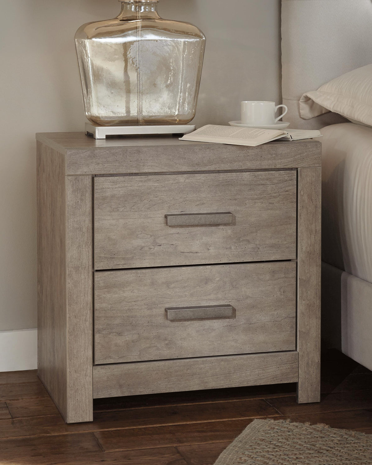 Culverbach Queen Panel Bed with Dresser, Mirror, Chest and 2 Nightstands