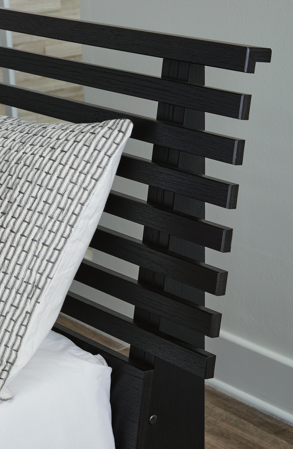 Danziar Queen Slat Panel Bed
