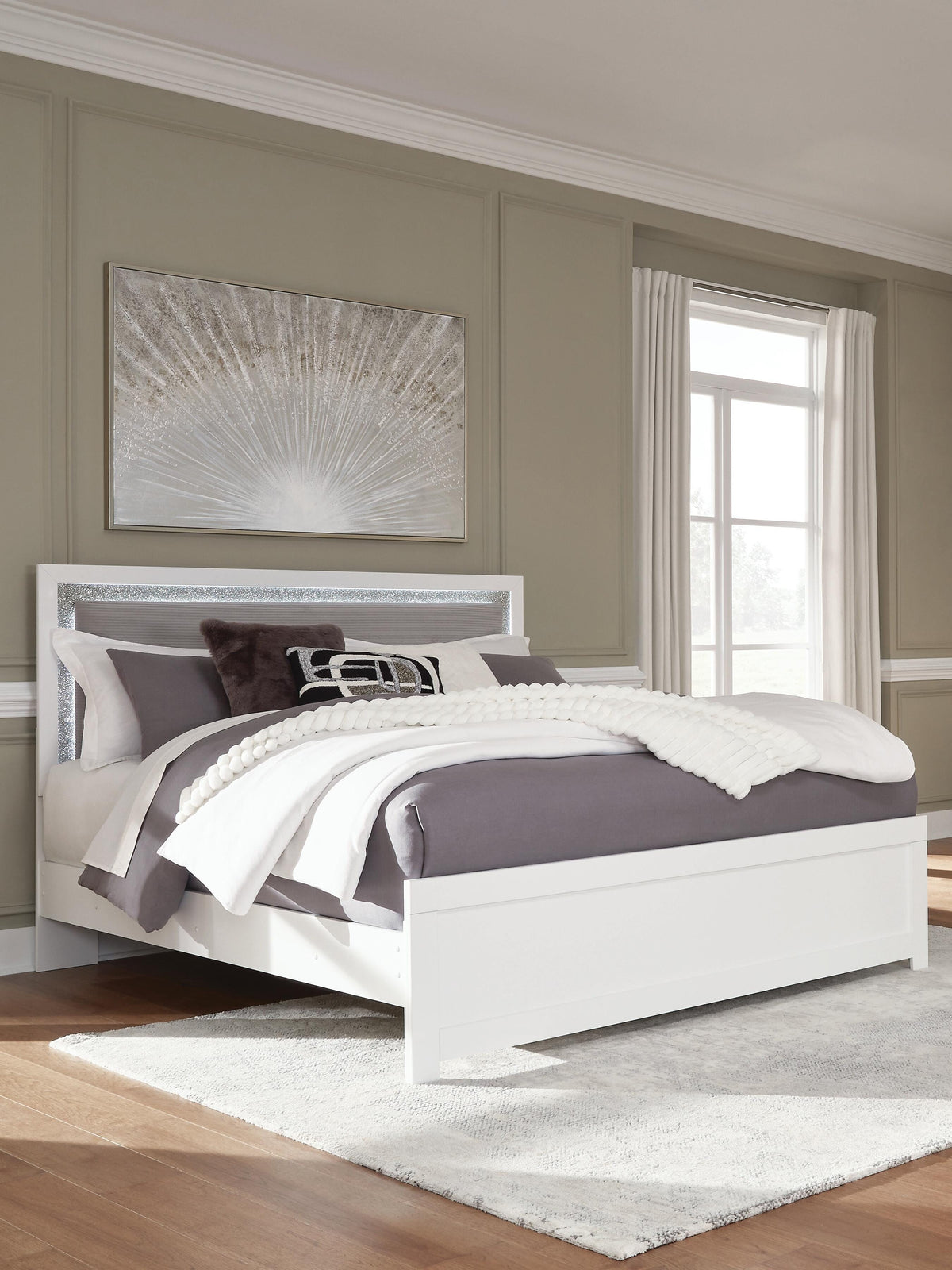 Maeling Queen Upholstered Panel Bed