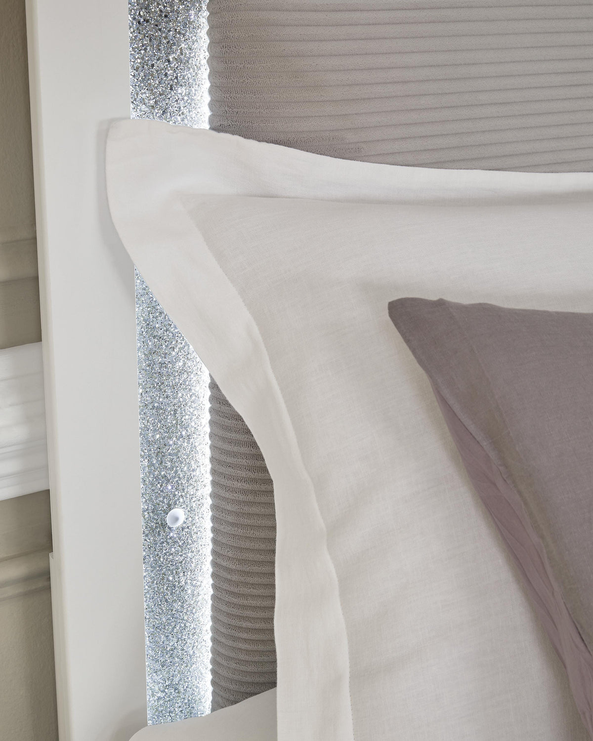 Maeling Queen Upholstered Panel Bed