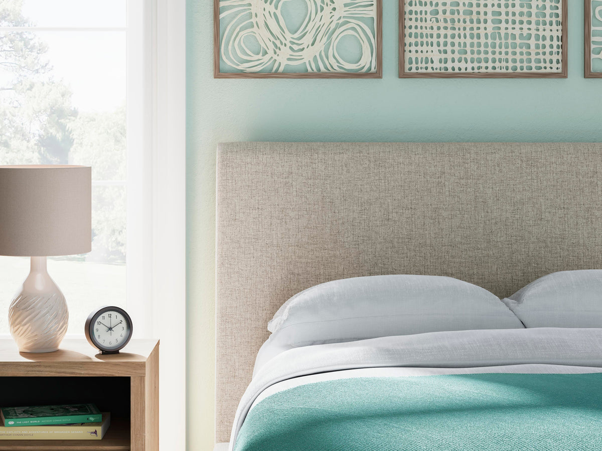 Cielden Queen UPH Bed w/Roll Slats